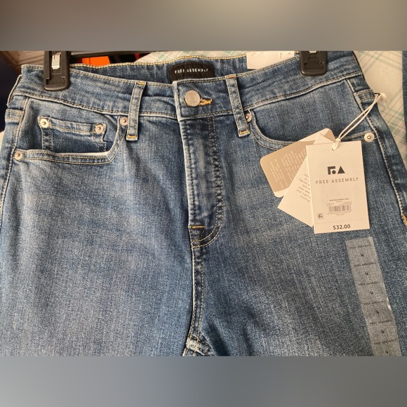 Free Assembly High Rise Skinny jeans size 4 and size 2 BNWT - Picture 2 of 3